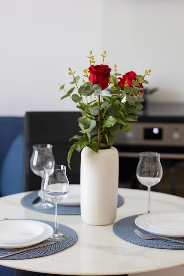 Warszawa Srodmiescie Bonifraterska Apartments By Noclegi Renters מראה חיצוני תמונה