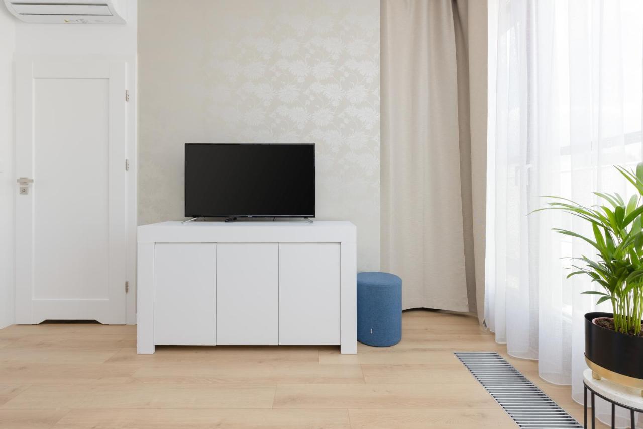Warszawa Srodmiescie Bonifraterska Apartments By Noclegi Renters מראה חיצוני תמונה