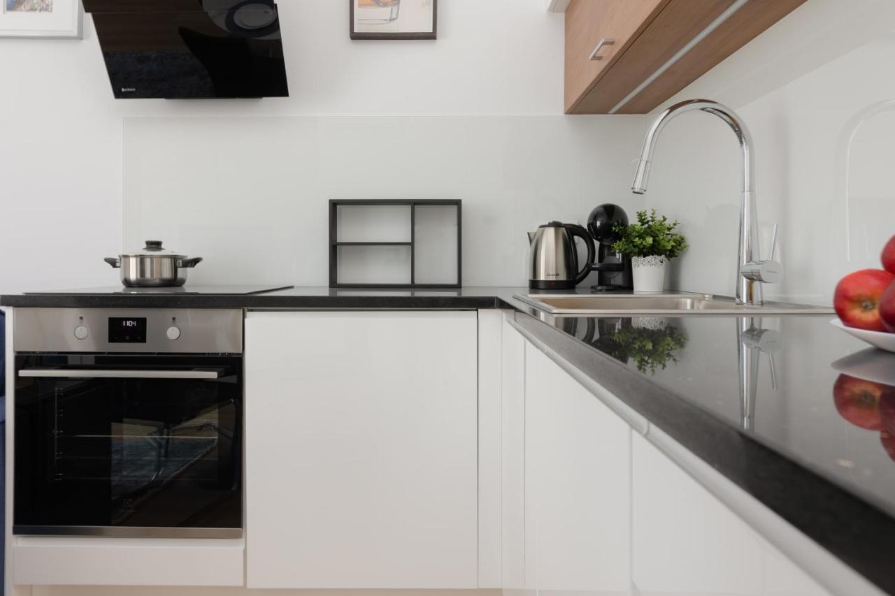 Warszawa Srodmiescie Bonifraterska Apartments By Noclegi Renters מראה חיצוני תמונה